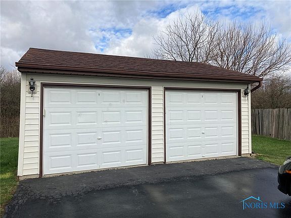3rd image of 27005 Oakmead Dr