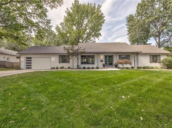 9718 Wenonga Ln, Leawood, KS 66206
