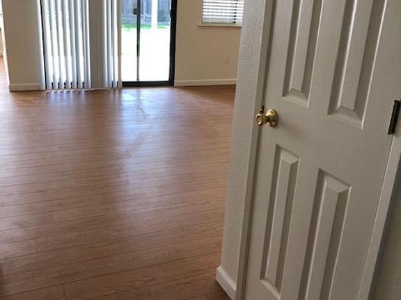 3rd image of 207 White Oak Dr