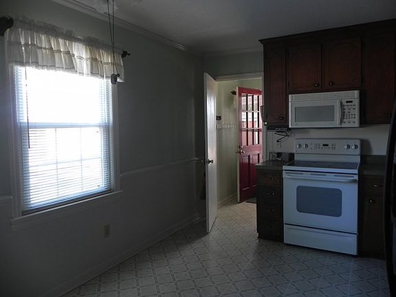 4th image of 206 Shadywood Dr