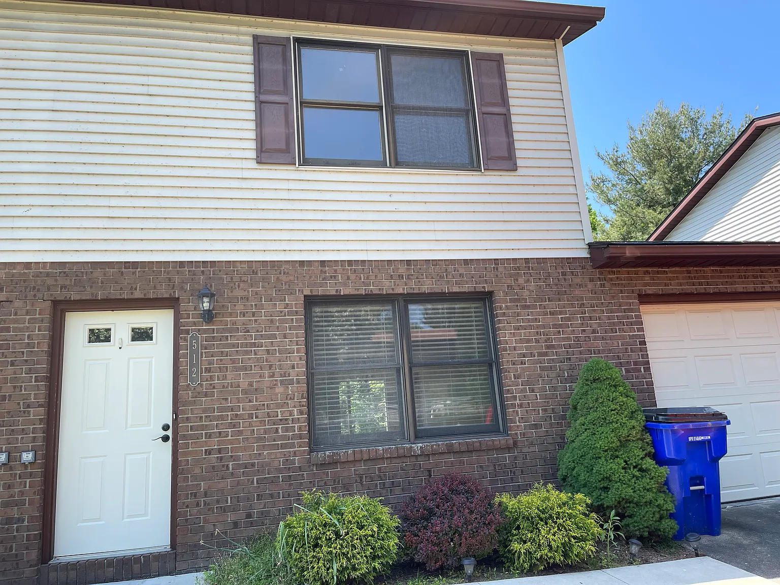 2 bed, 1000 sqft, $1,075 — Photo 1