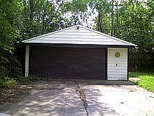 3rd image of 729 Cayuga Ave
