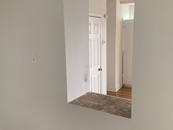 3rd image of 1131 N Galloway St