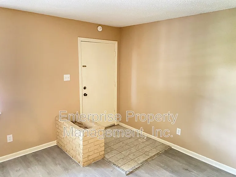1982 Goldbrier Ln — Photo 7