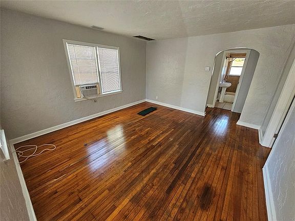 3rd image of 2620 18th Ave N
