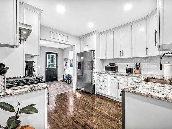 2nd image of 1564 Alameda Ave
