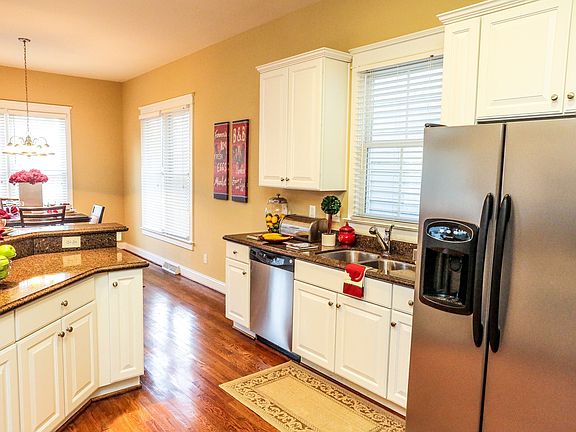 10ft Ceilings on Main Level