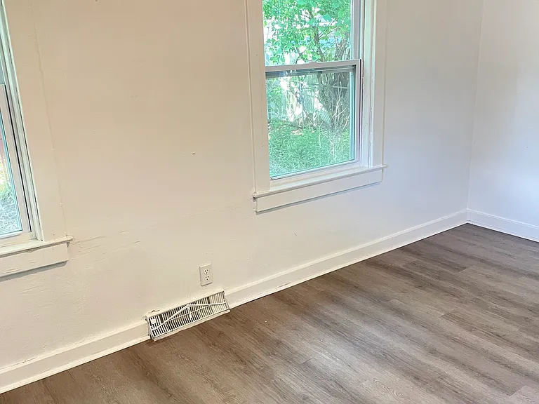 741 Barrie Ave — Photo 7