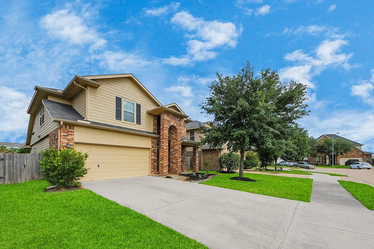 Building Photo - 7714 Guldan Dr