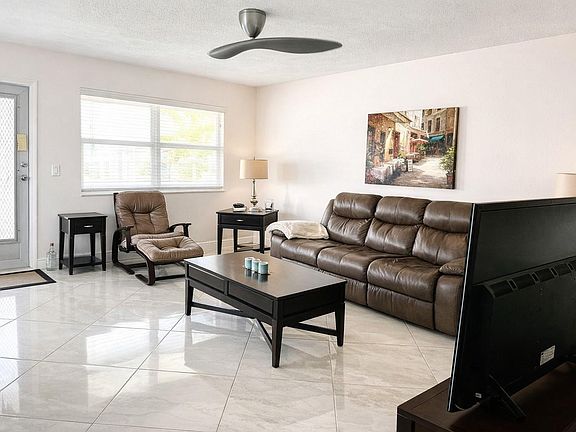 4th image of 104 E Windsor E #104