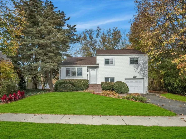 43 Briarwood Lane, Plainview, NY 11803