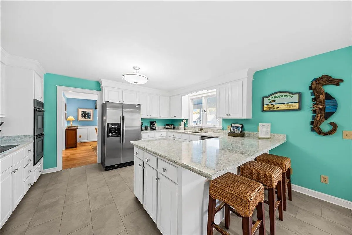 4 bed, 3.5 bath, 2704 sqft, $11,500 — Photo 4