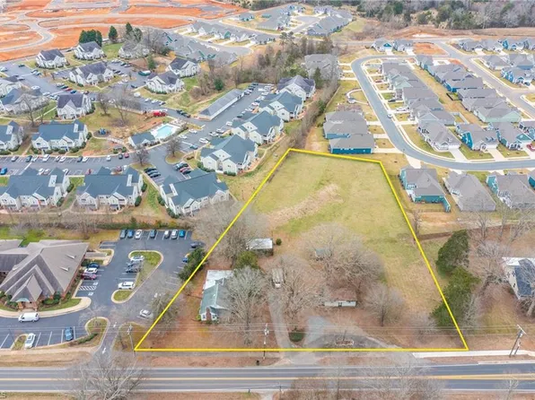 1111 S 5th St, Mebane, NC 27302
