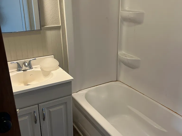 122 Hillside St — Photo 5
