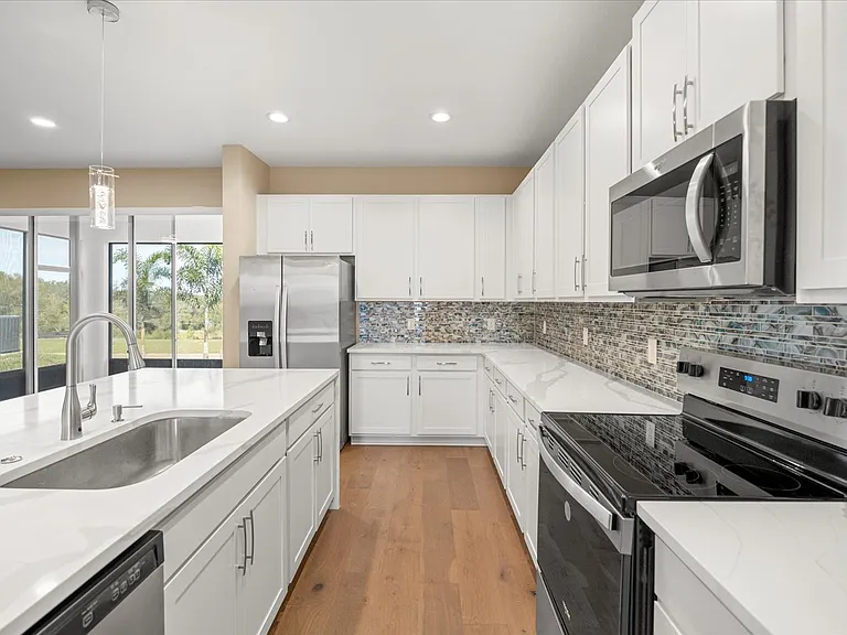 2049 Heart Lake Dr — Photo 9