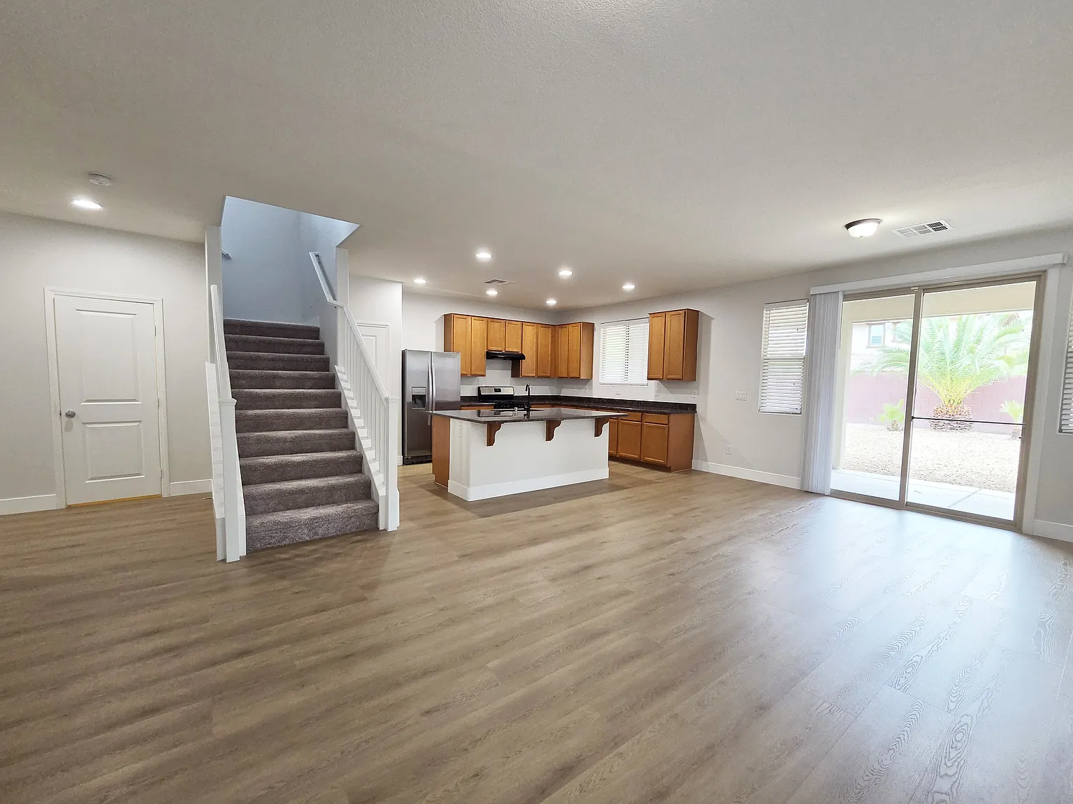 3 bed, 2.5 bath, 1866 sqft, $2,495 — Photo 3