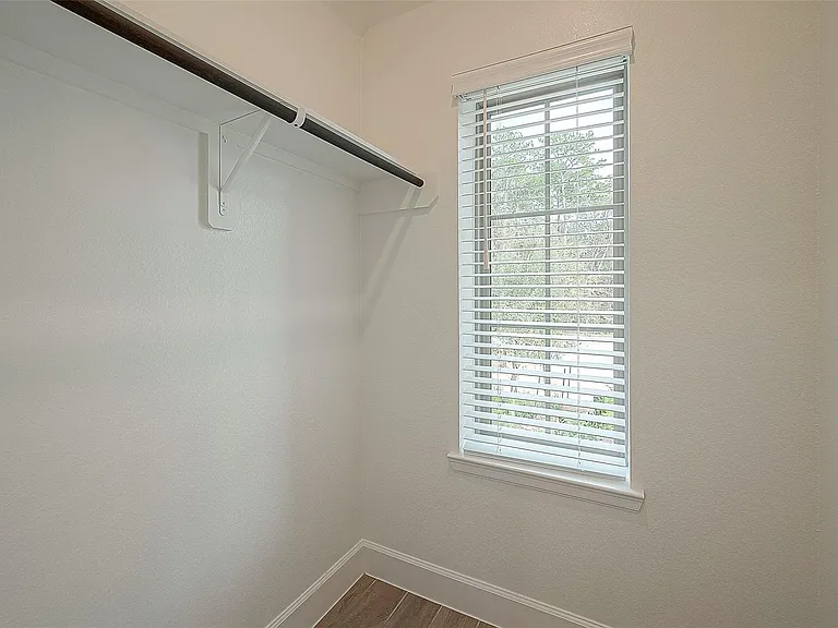213 McCrea Ct — Photo 24