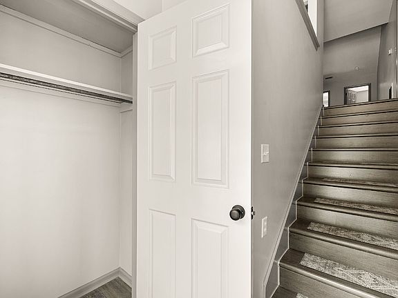 3rd image of 1551 Hunt Club Ct