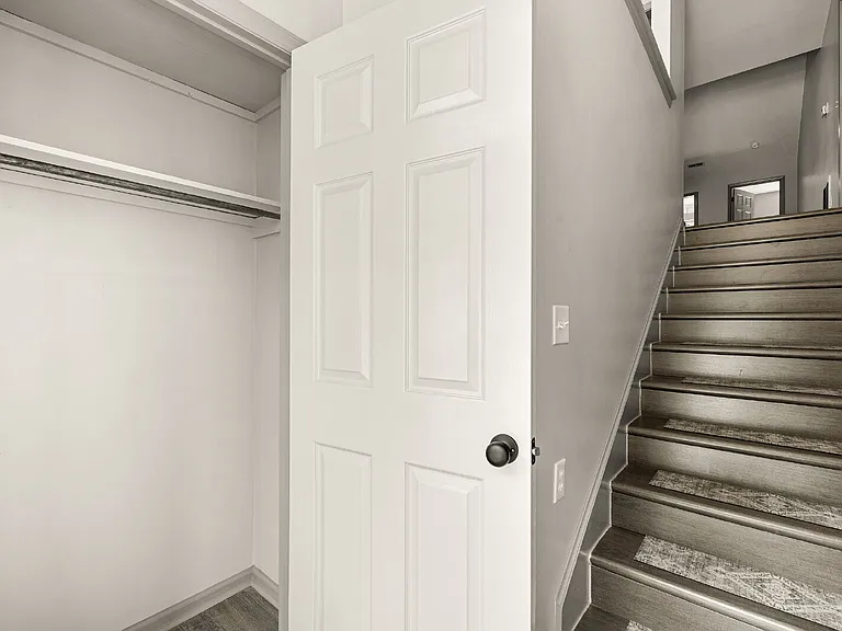 1551 Hunt Club Ct — Photo 3