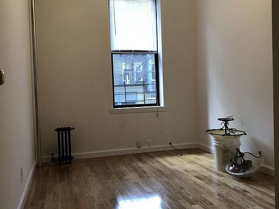5th image of 2326 29th Ave APT 3R