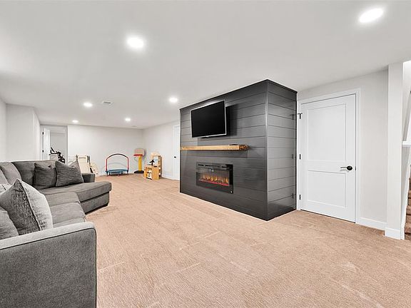 4th image of 703 E Grant Avenue