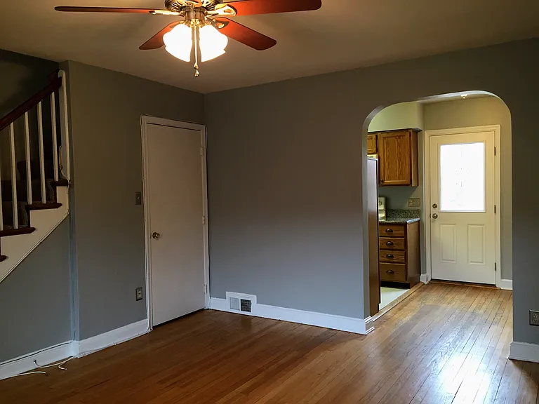534 E Luray Ave — Photo 3
