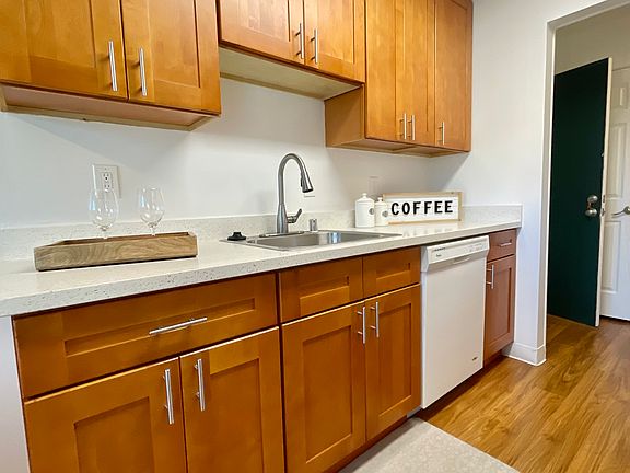 3rd image of 230 Rose Ct #8
