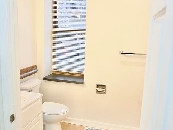 4th image of 1128 W 5th St APT 1