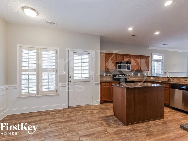 2601 Kirkholm Dr — Photo 7