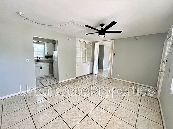 4th image of 321 24th Ave N #2