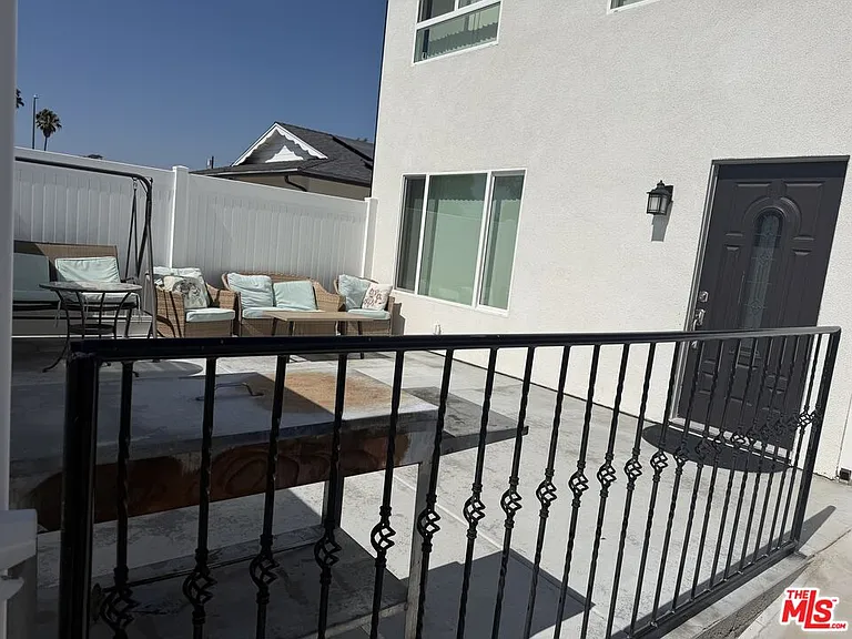 8550 Gloria Ave — Photo 11