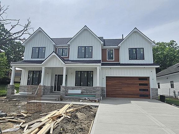 3rd image of 850 Forest Ave