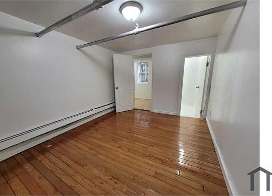 4th image of 3311 Colden Ave #B