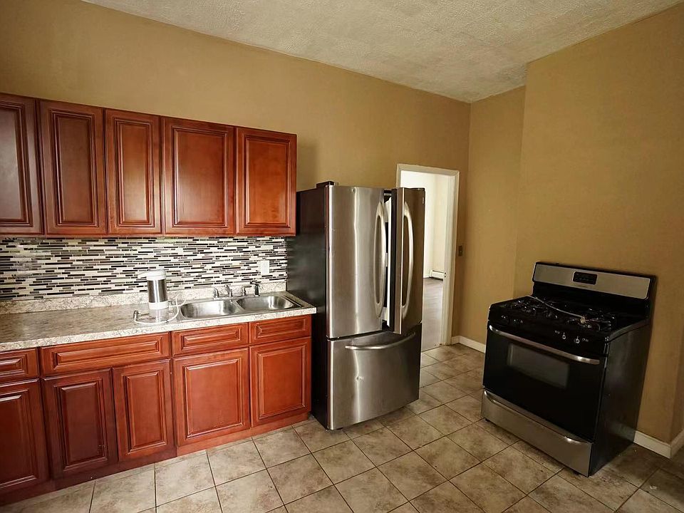 2nd image of 44 Taylor St #2