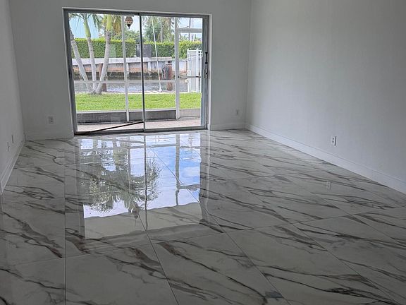 3rd image of 1100 Pine Dr APT 102
