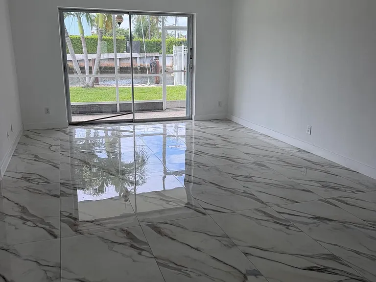 1100 Pine Dr #102 — Photo 3