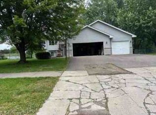 29640 Broadway St, Lindstrom, MN 55045