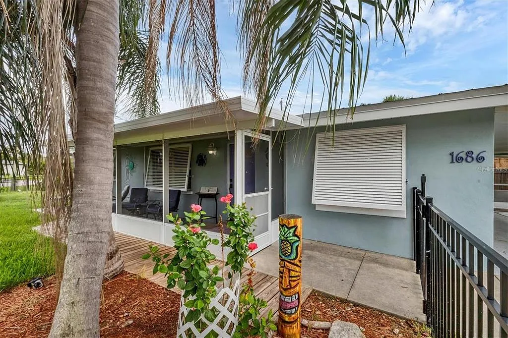 3 bed, 2.0 bath, 1144 sqft, $3,000 — Photo 1