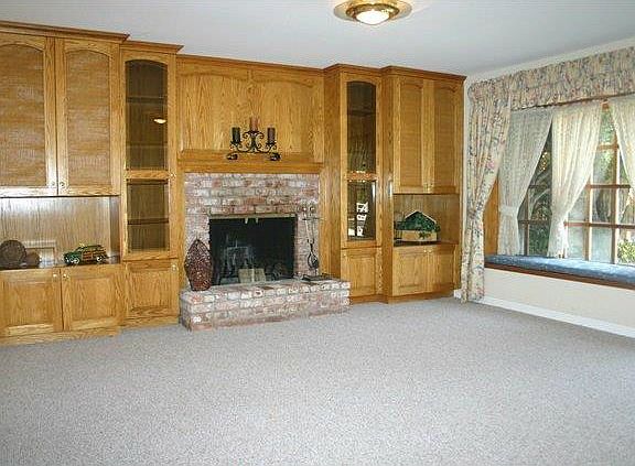 3rd image of 189 Surmont Ct