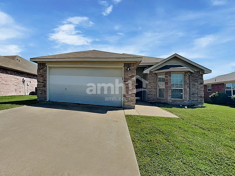 115 Windsor Dr — Photo 1