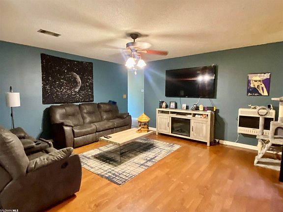 3rd image of 21 Wildwood Ct