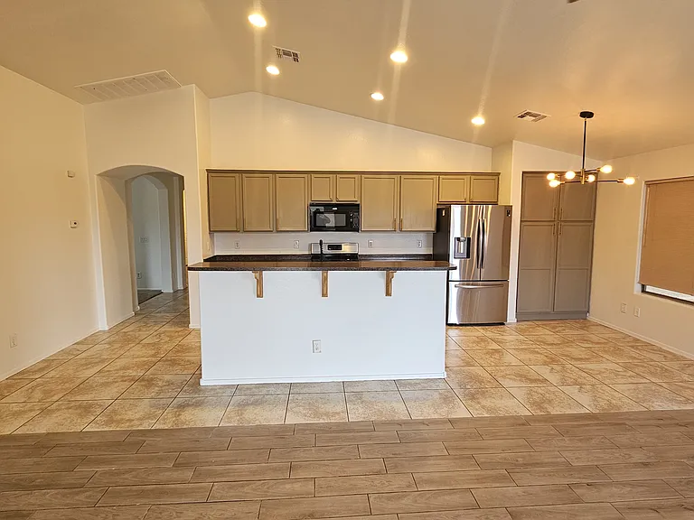 41696 W Avella Dr — Photo 2