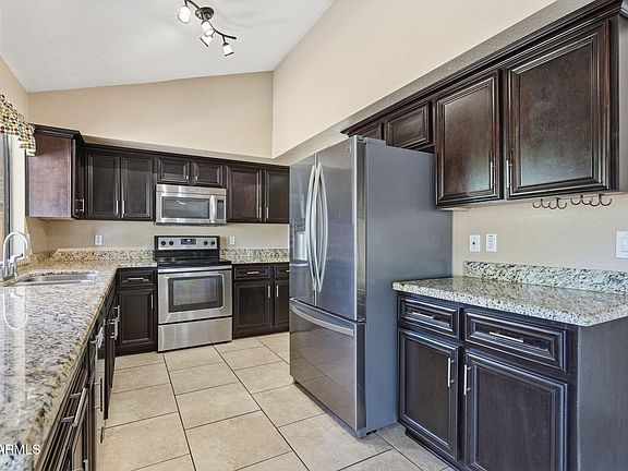 5th image of 702 W Chilton Street