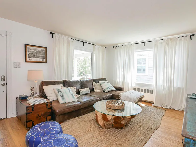 110 N Pembroke Ave — Photo 7