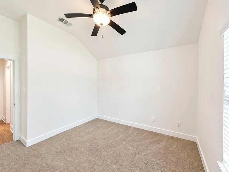 7119 Rosado Dr — Photo 15