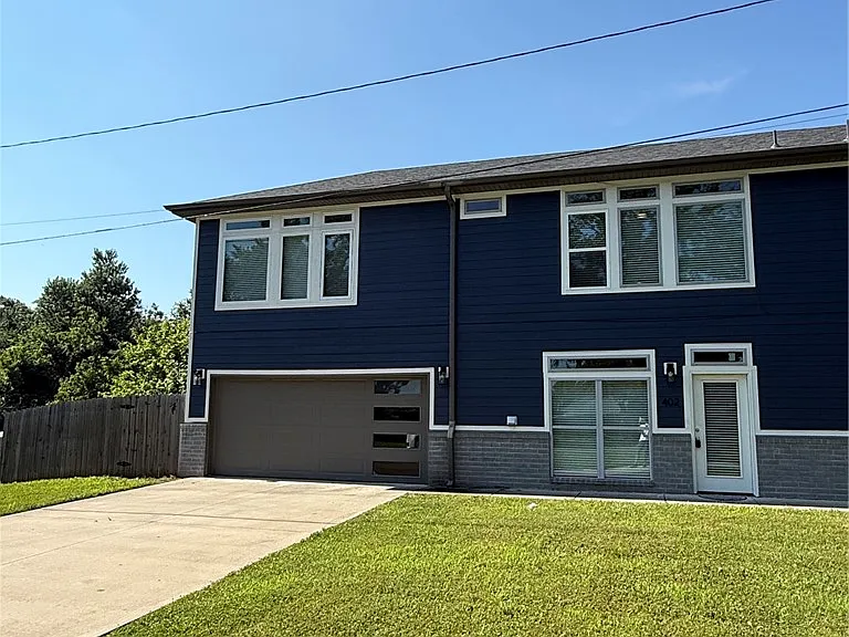 402 E Hemlock St — Photo 2