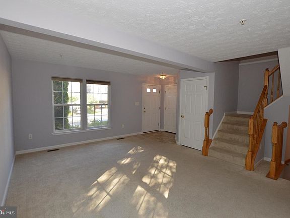 4th image of 2517 Black Oak Way