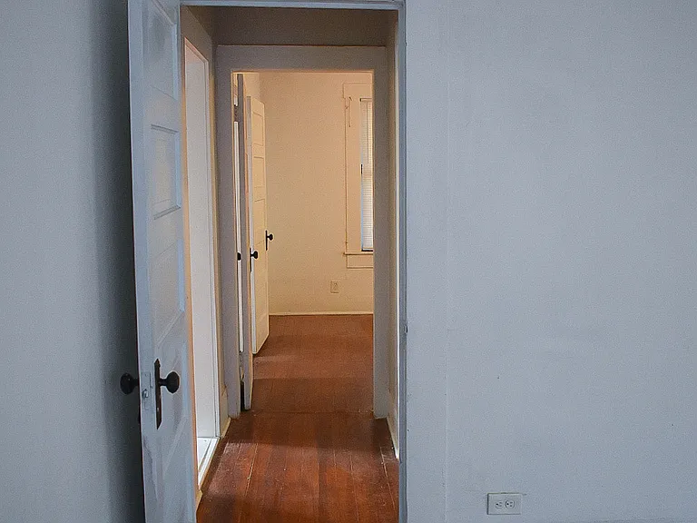 2246 E Houston St — Photo 30
