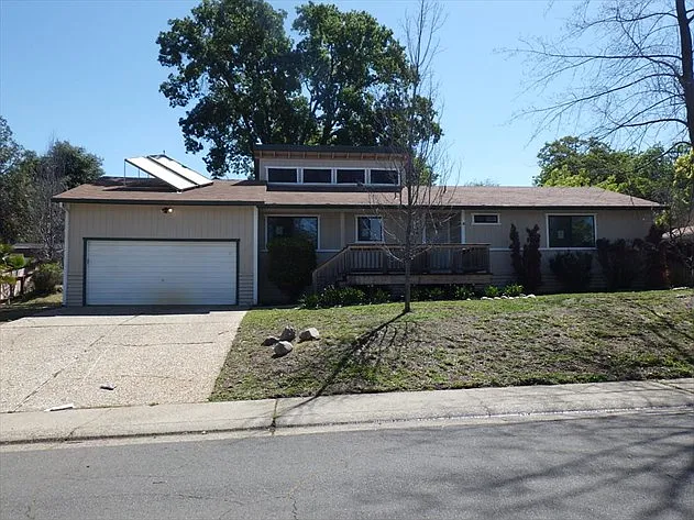 1250 Taylor Ln photo 1