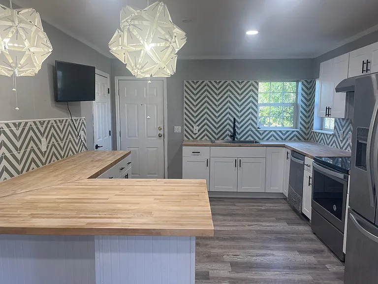 6741 Hooker St — Photo 1